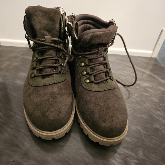 Hiking Boot - Picture 3 of 4